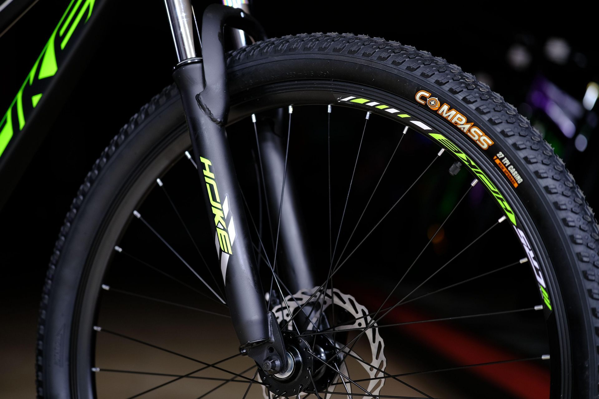 Обод 27.5 двойной, втулки на промподшипниках
 HOKE Shock 27,5 MD матовый чёрный-зелёный 15