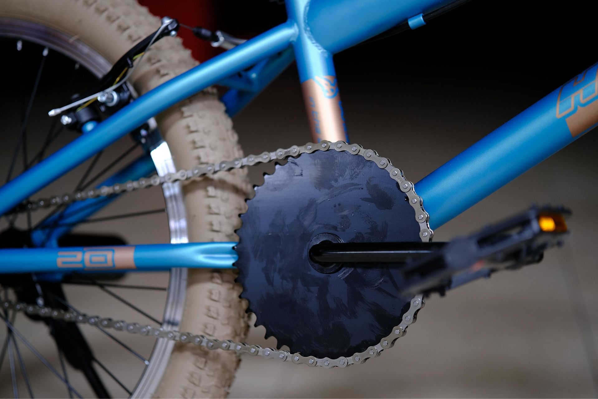 Обод 20 ALLOY п-образный, втулки сталь на промах гайки 10 оси
 HOKE BMX Step L1 матовый синий